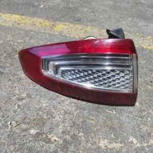 Piloto trasero izquierdo Ford Mondeo IV Hatchback 1.6 TDCi (115 cv)