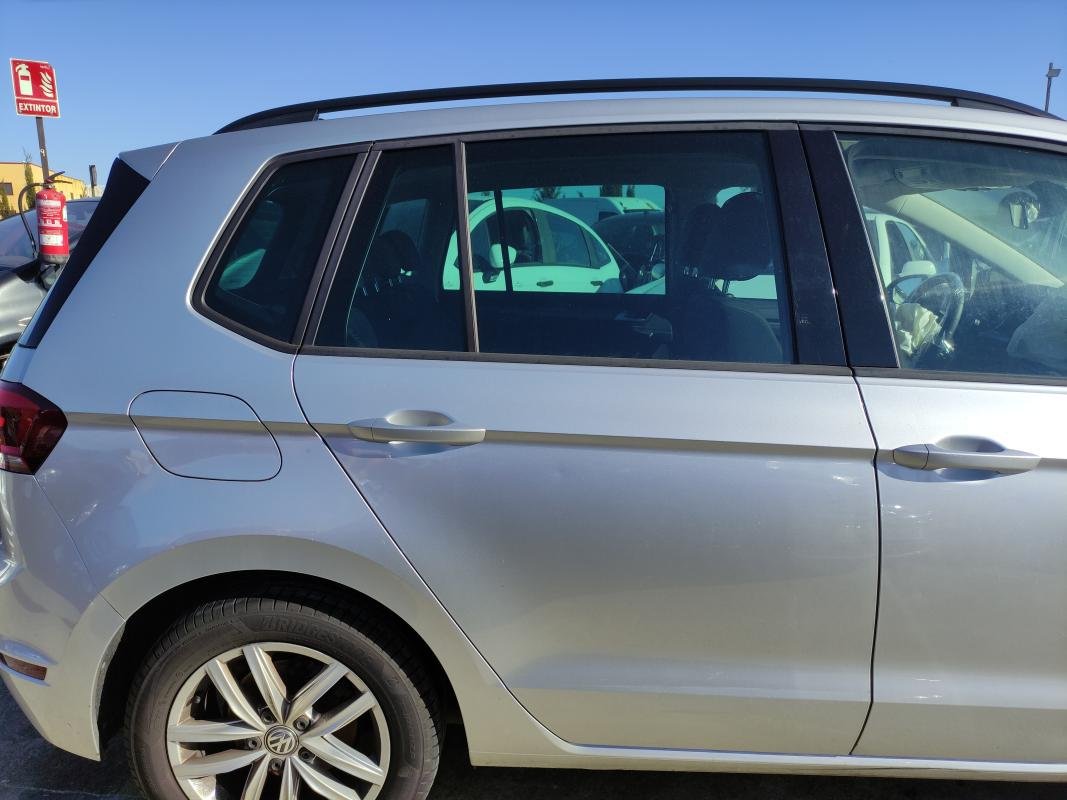 Puerta trasera derecha Volkswagen Golf VII Sportsvan 1.6 TDI (115cv)