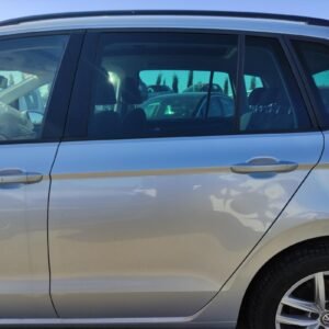 Puerta trasera izquierda Volkswagen Golf VII Sportsvan 1.6 TDI (115cv)