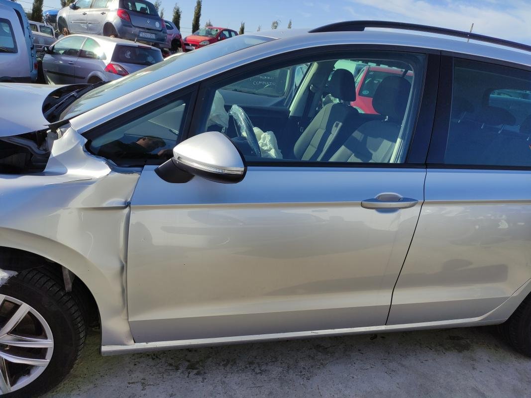 Puerta delantera izquierda Volkswagen Golf VII Sportsvan 1.6 TDI (115cv)