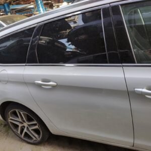 Puerta trasera derecha Peugeot 308 SW II 1.5 BLUEHDI 100 (102 CV)