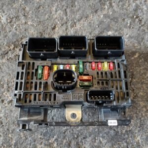 Caja de reles / fusibles Citroen C5 I (Fase II, 2004) 1.6i HDi (109 cv) FAP