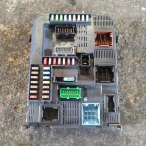 Caja de reles / fusibles Peugeot 308 II 1.6 BlueHDi (120 cv) Automatico