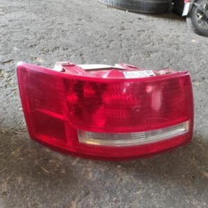 Piloto trasero izquierdo Audi A6 (4F,C6) 2.7 TDI V6 (180 cv)