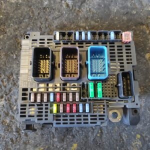 Caja de reles / fusibles Peugeot 308 SW II 1.6 e-HDi (115 cv)