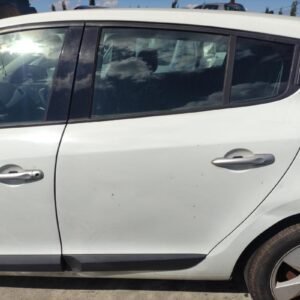 Puerta trasera izquierda Renault Megane III 1.5 dCi (106 cv)