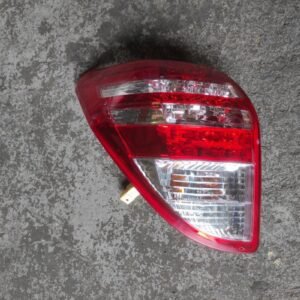 Piloto trasero izquierdo Toyota RAV 4 III 2.2 D-4D (150 cv)