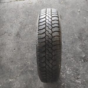 Nuemático Michelin 145/80R13.