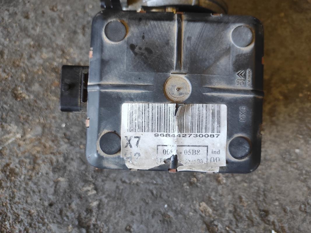 Bomba suspensión Citroen C5 II (Fase I, 2008) 2.0 HDi (136 cv) Automatico - Imagen 4