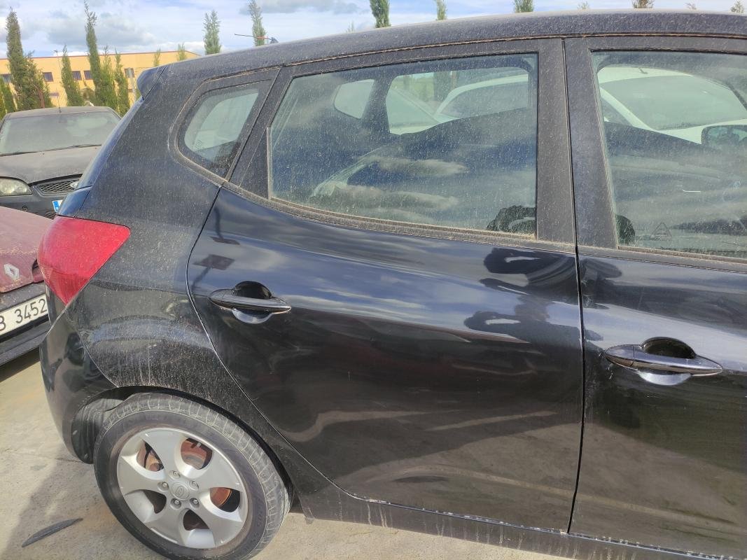 Puerta trasera derecha Kia Venga 1.6 CRDI 16V (128 cv)