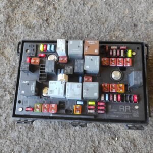 Caja de reles / fusibles Opel Astra J GTC 2.0 CDTI (165 cv) Ecotec start/stop