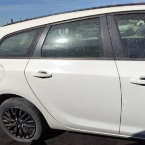 Puerta trasera derecha Opel Astra J Sports Tourer (Versión 2012) 1.7 CDTI (100 cv) Ecotec