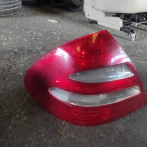 Piloto trasero izquierdo Mercedes Benz Clase E (W211) E 320 CDI (204 cv)