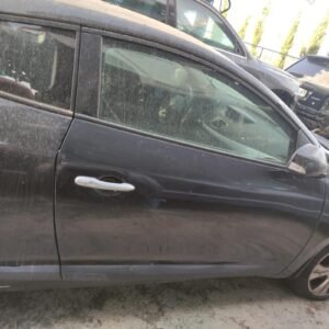 Puerta delantera derecha Renault Megane III Coupe 1.6 16V (110 cv)