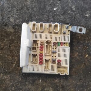 Caja de reles / fusibles Renault Grand Scénic II (JM0/1_) 1.5 dCi (103 cv)