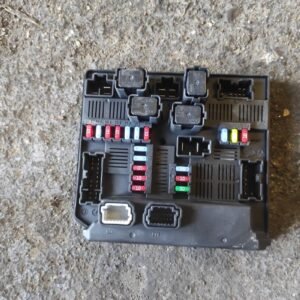 Caja de reles / fusibles Renault Koleos 2.0 dCi FAP (150 cv) 4x4
