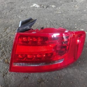 Piloto trasero derecho Audi A4 (B8) Versión 2011 2.0 TDI (143 cv)