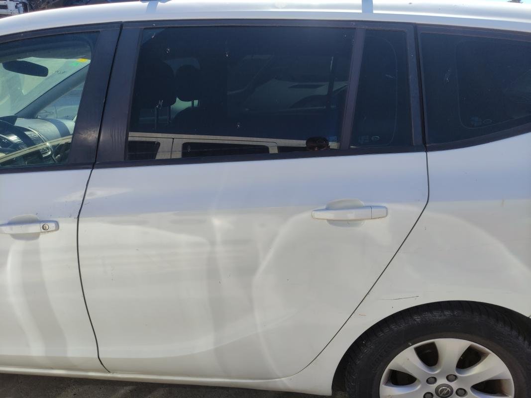 Puerta trasera izquierda Opel Zafira Tourer C 2.0 CDTI (130 cv) Ecotec