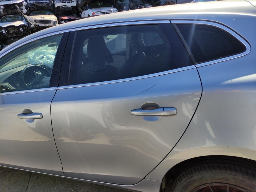 Puerta trasera izquierda Volvo V40 (2012) 1.6 D2 (115 cv)