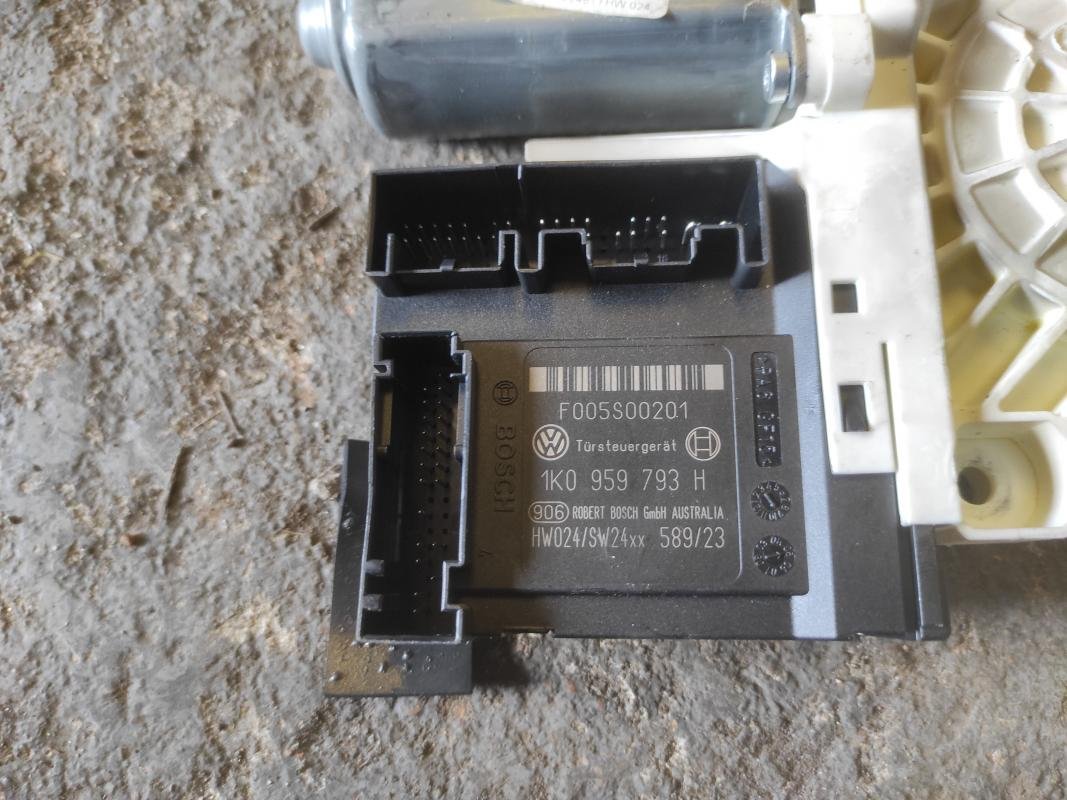 Motor elevalunas delantero izquierdo Volkswagen Passat (B6) 2.0 TDI (140 cv) - Imagen 4