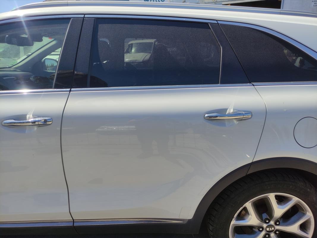 Puerta trasera izquierda Kia Sorento III 2.2 CRDi (200 cv) AWD Automatico