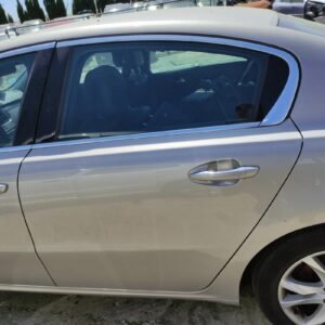 Puerta trasera izquierda Peugeot 508 1.6 THP (156 cv)