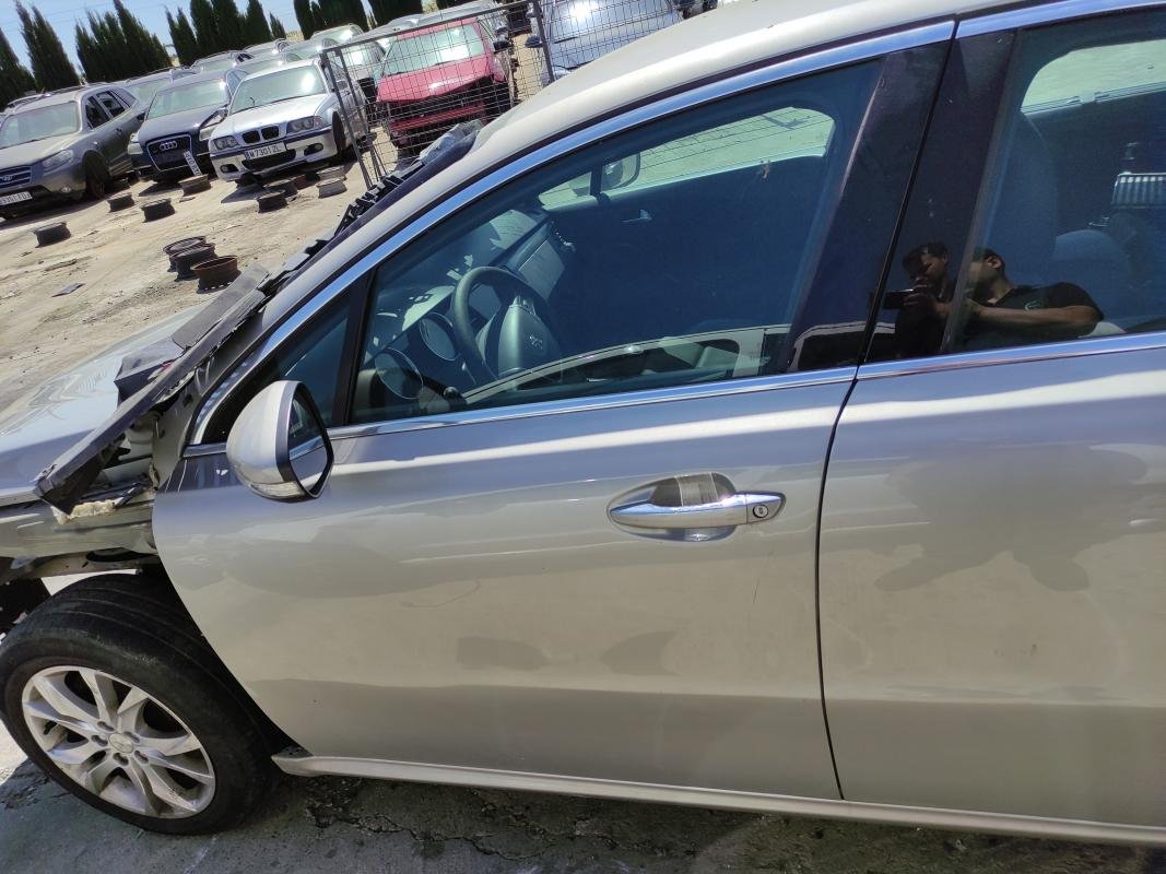 Puerta delantera izquierda Peugeot 508 1.6 THP (156 cv)