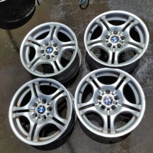 Llantas de 17 pulgadas BMW Serie 3 (E46), 2 traseras 8.5Jx17EH2 IS 50, 2 delanteras 7.5Jx17 EH2 IS41.