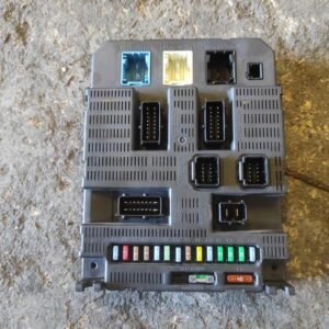 Caja de reles / fusibles Peugeot 308 I 1.6I 16V THP (150 cv) 3d