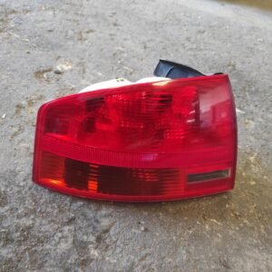 Piloto trasero izquierdo Audi A4 (B7 8E) 2.0 TDI (140 cv)