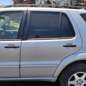 Puerta trasera izquierda Mercedes Benz ML (W163) ML 270 CDI (163 cv)
