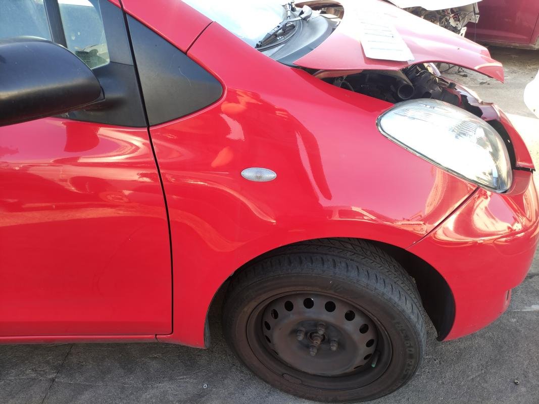 Aleta delantera derecha Toyota Yaris II 1.0 i VVT-i (69 cv)