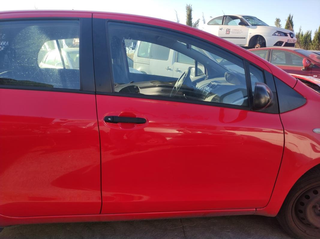 Puerta delantera derecha Toyota Yaris II 1.0 i VVT-i (69 cv)