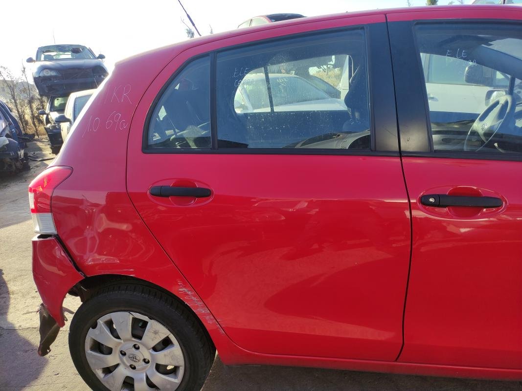 Puerta trasera derecha Toyota Yaris II 1.0 i VVT-i (69 cv)