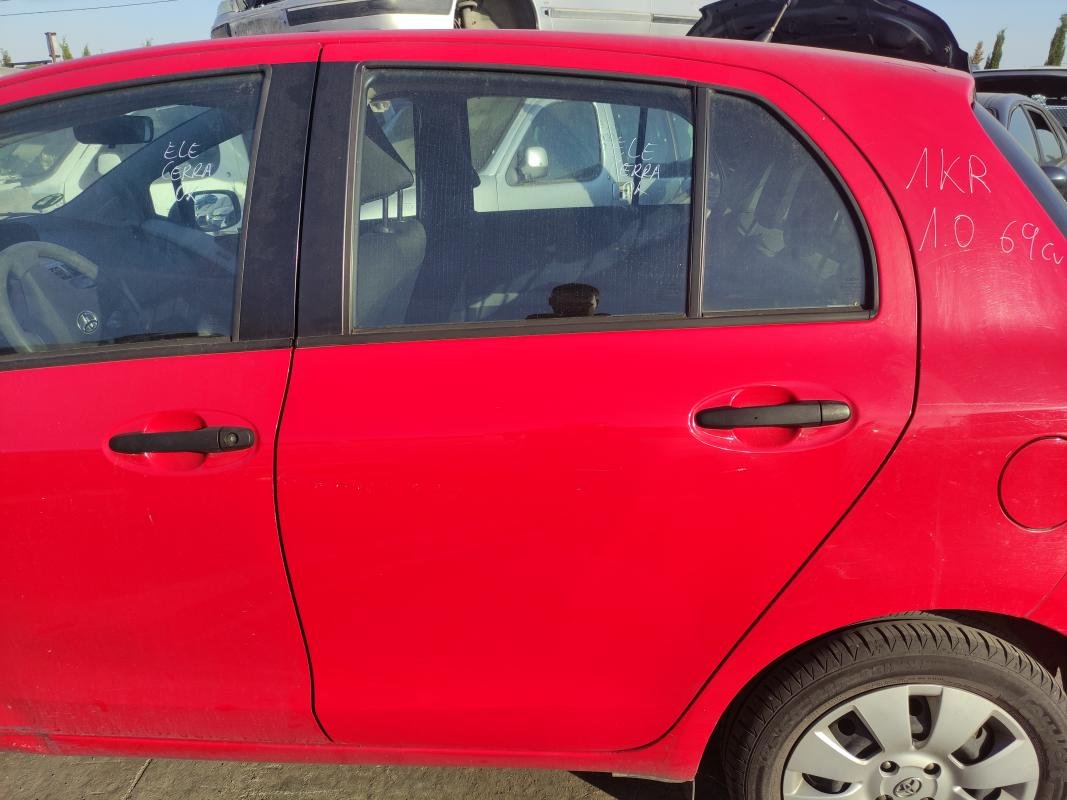 Puerta trasera izquierda Toyota Yaris II 1.0 i VVT-i (69 cv)