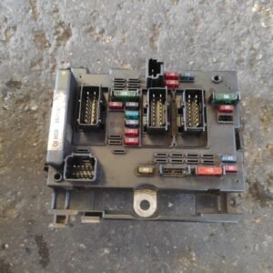 Caja de reles / fusibles Peugeot 406 (8) 2.0 HDI (110 cv)