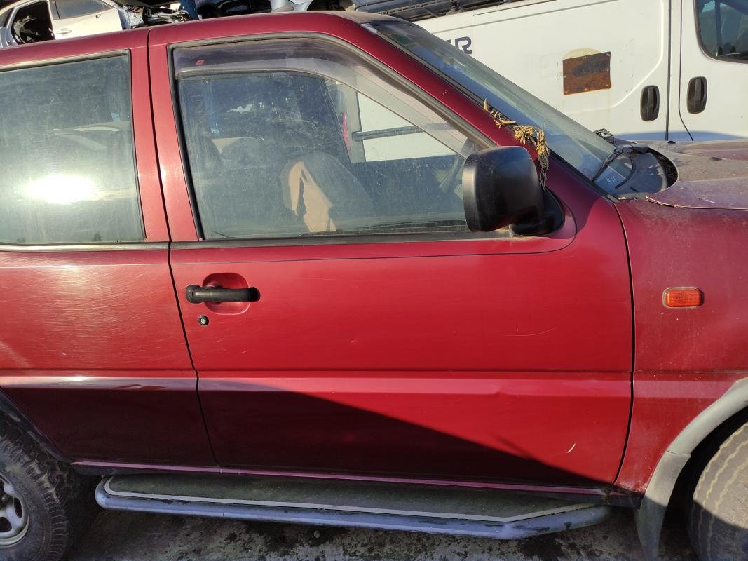 Puerta delantera derecha Nissan Terrano II (R20) 2.7 TD (5 dr) (100 cv)