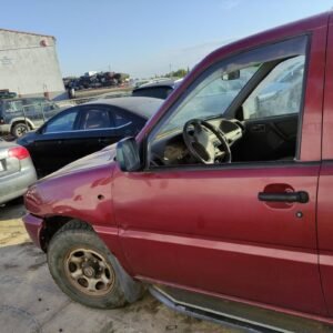Puerta delantera izquierda Nissan Terrano II (R20) 2.7 TD (5 dr) (100 cv)