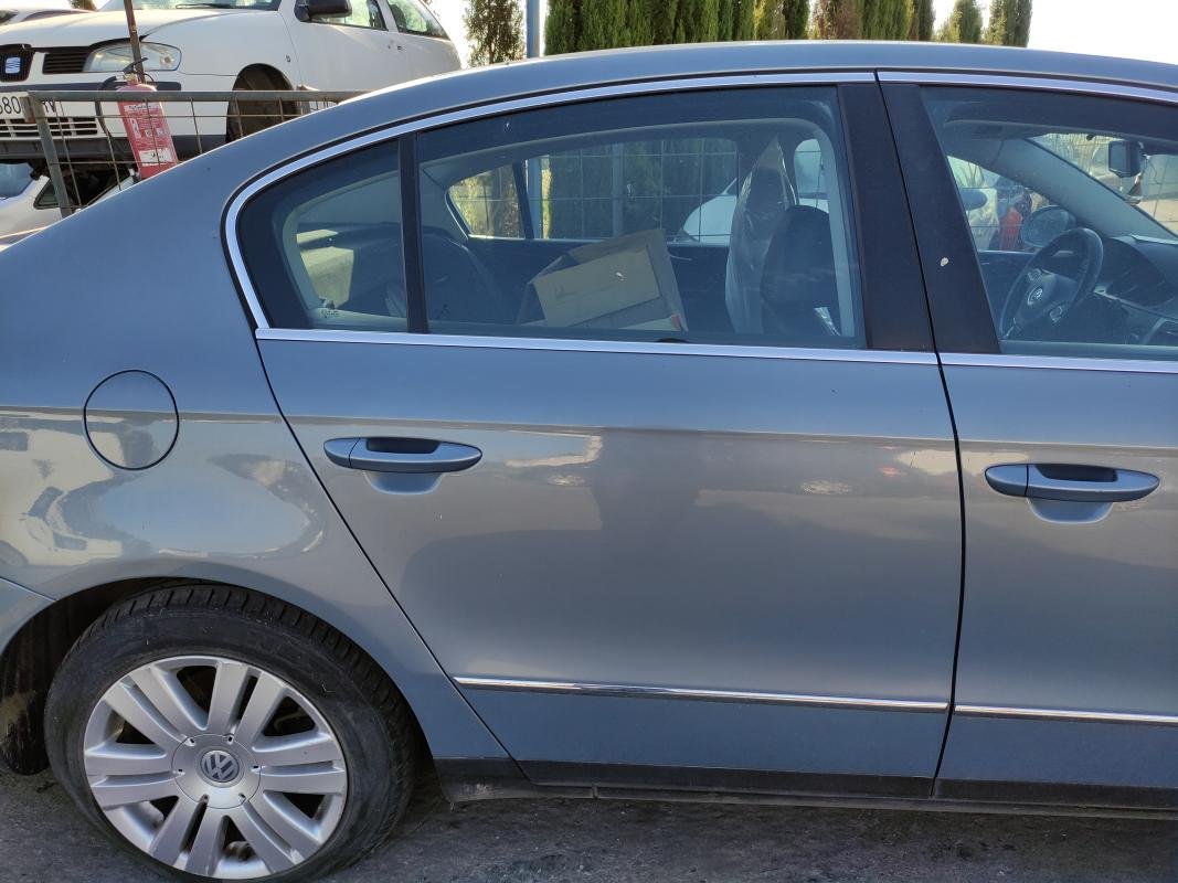 Puerta trasera derecha Volkswagen Passat (B6) 2.0 TDI (140 cv)