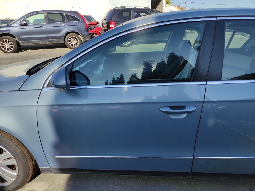 Puerta delantera izquierda Volkswagen Passat (B6) 2.0 TDI (140 cv)