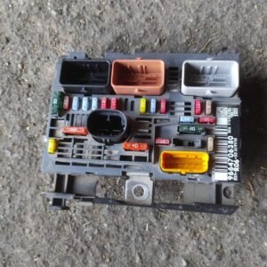 Caja de reles / fusibles Citroen C4 I Coupe (Fase I, 2004) 1.6 HDi 16V (109 cv)