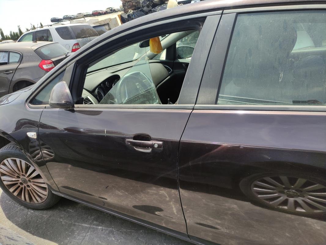 Puerta delantera izquierda Opel Astra J (Versión 2012) 1.6 CDTI (110 cv) Ecotec start/stop