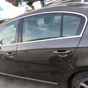 Puerta trasera izquierda Volkswagen Passat (B7) 2.0 TDI (140 cv) DSG BMT