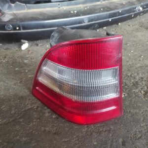 Piloto trasero izquierdo Mercedes Benz ML (W163) ML 270 CDI (163 cv)