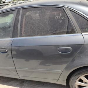 Puerta trasera izquierda Audi A4 (B7 8E) 1.8 T (163 cv)
