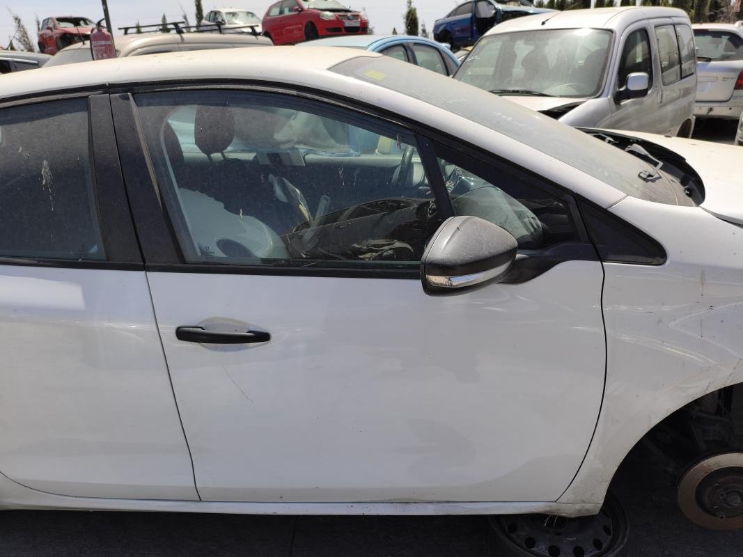 Puerta delantera derecha Peugeot 208 1.4 HDi (68 cv) FAP