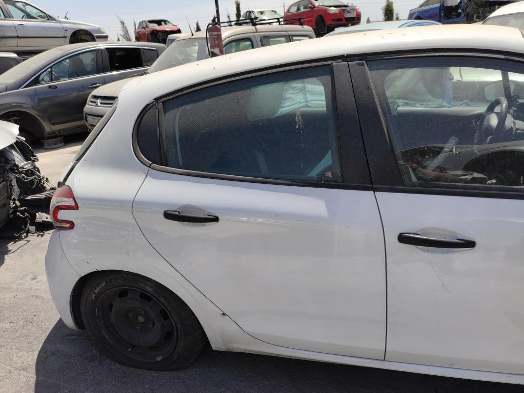 Puerta trasera derecha Peugeot 208 1.4 HDi (68 cv) FAP
