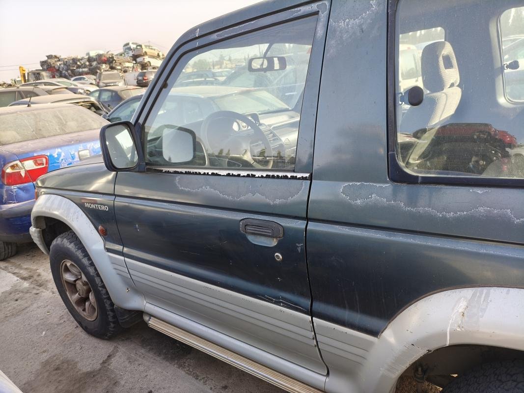 Puerta delantera izquierda Mitsubishi Montero 2.8 TD (V46W, V26W) (125 cv)