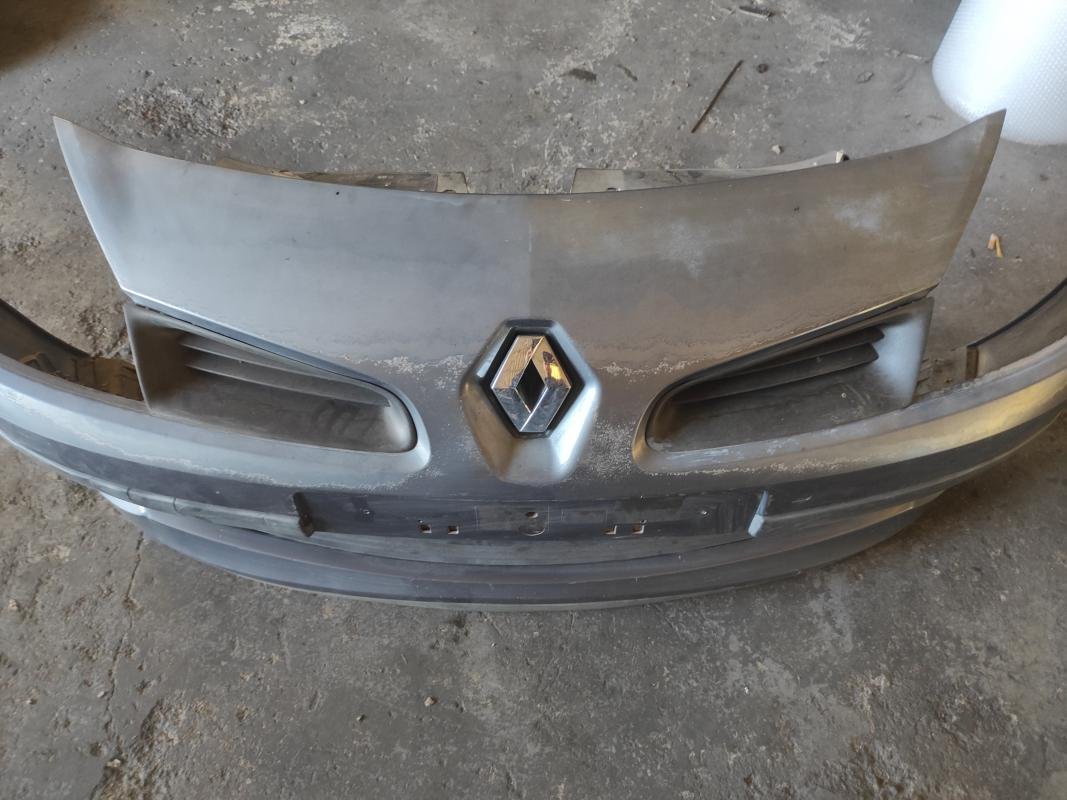 Paragolpe delantero Renault Clio III 1.5 dCi 8V (86 cv) - Imagen 4