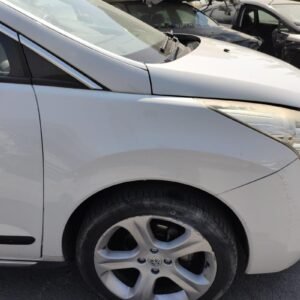 Aleta delantera derecha Peugeot 3008 1.6 VTI (120 cv)